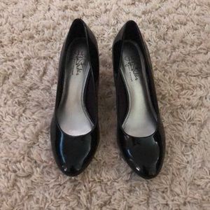 Never worn small black heel